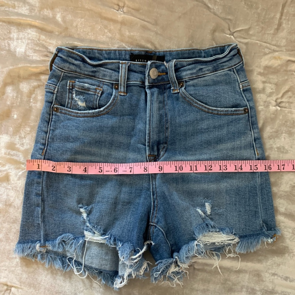 D O N A T E D 
Denim Distressed Women's Shorts by Risen Jeans size small EUC B66 - Picture 6 of 7
